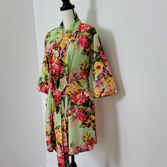 Sandy Rogers Robe 🎊3 for $35🎊 - Picture 4 of 16